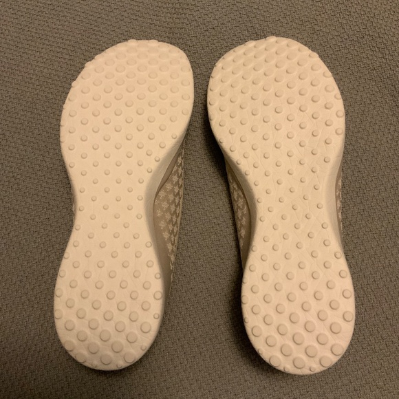 Women’s Slip On MEMORY Foam Skechers - Picture 4 of 6